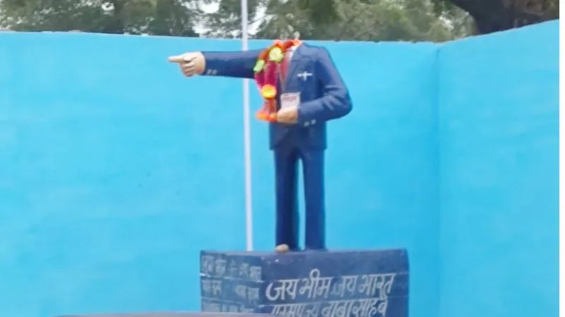Farrukhabad News: बाबा साहेब भीमराव आंबेडकर की मूर्ति क्षतिग्रस्त… BSP नेताओं ने किया हंगामा, FIR दर्ज