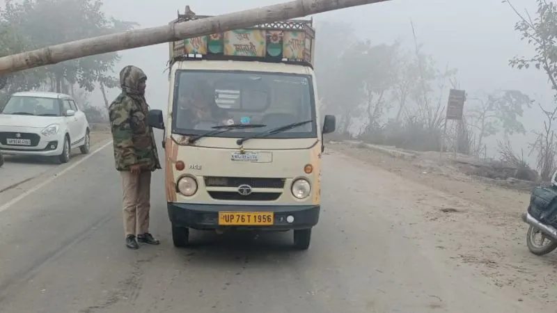 Ayodhya Ram Mandir: अयोध्या में प्राण प्रतिष्ठा को लेकर जिले में पुलिस अलर्ट, सीमाओं पर बैरियर लगा शुरू की चेकिंग