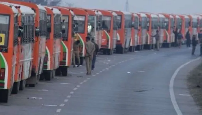 Kanpur News: दिल्ली जाने वाली 18 बसें बंद, यात्री लोड के कम होने पर रोडवेज प्रशासन ने उठाया कदम