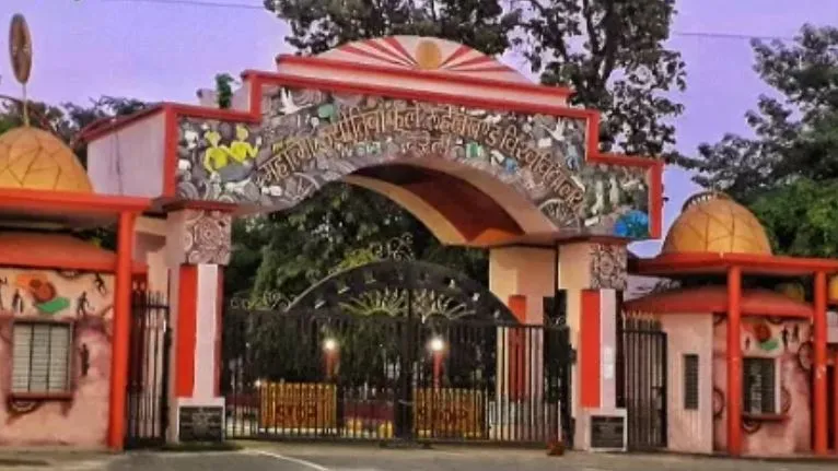 बरेली: यूजीसी नेट की परीक्षा में रुहेलखंड विश्वविद्यालय के विधि विभाग के नौ छात्रों का और बरेली कॉलेज की एक छात्रा का का चयन