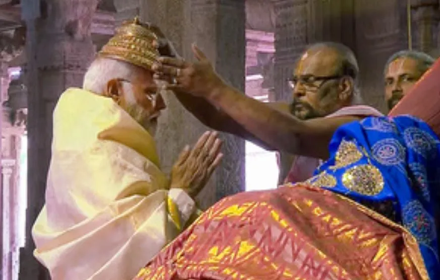 प्रधानमंत्री मोदी ने की तमिलनाडु के श्रीरंगम मंदिर में पूजा-अर्चना 