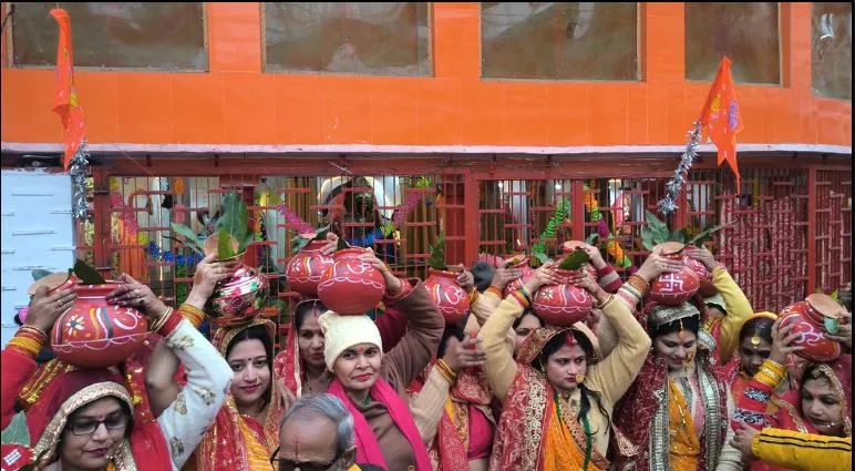 बरेली: ढोल नगाड़ों के साथ निकली भव्य कलश यात्रा, गूंजे जय श्रीराम के जयकारे