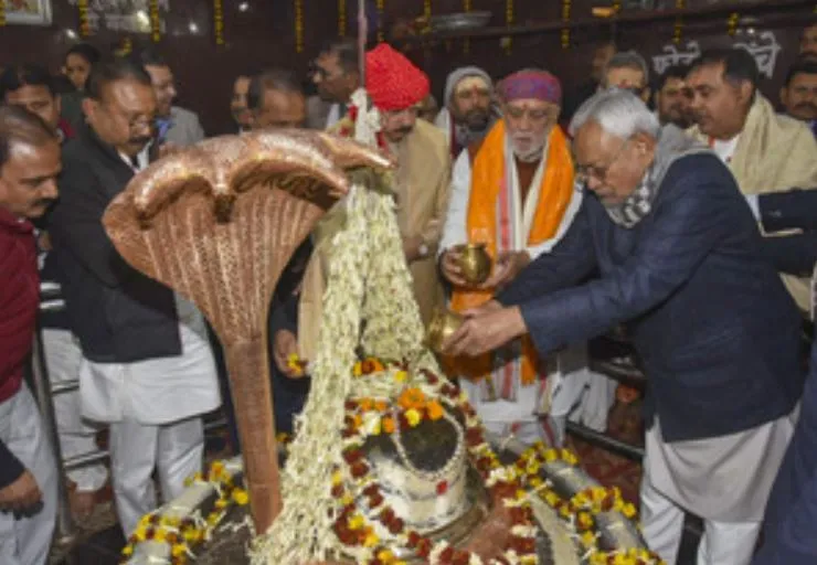 बिहार: राजनीतिक उथल-पुथल के बीच सबकी निगाहें नीतीश कुमार पर, पिछले ढ़ाई साल में दूसरी बार पाला बदलने की तैयारी