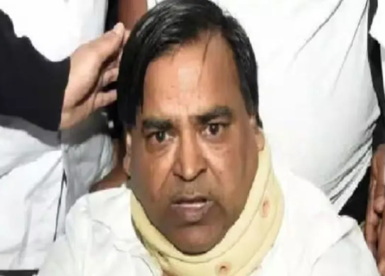  यूपी के पूर्व मंत्री गायत्री प्रजापति के मुंबई स्थित छह फ्लैट पर ईडी की कार्रवाई