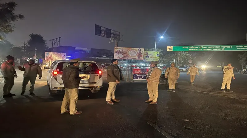 गोंडा: चप्पे-चप्पे पर पुलिस, रात भर अयोध्या बार्डर पर हुई कांबिंग, एसपी ने किया निरीक्षण