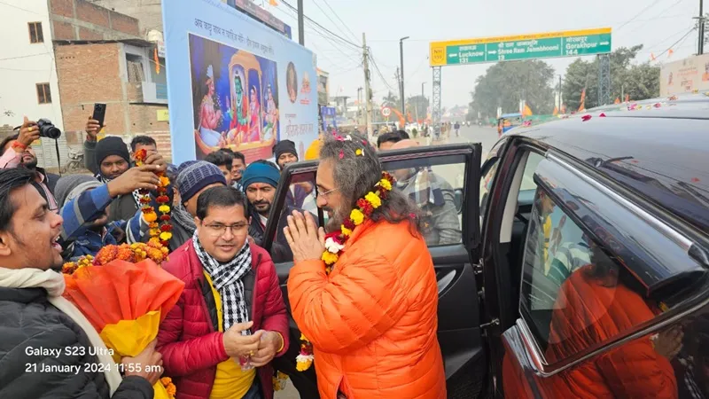 अयोध्या: रामनगरी पहुंचे स्वामी अमृतास्वरुपनंद पुरी का हुआ भव्य स्वागत 