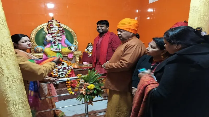 बाराबंकी: चित्रगुप्त धाम में सपरिवार विराजे भगवान चित्रगुप्त, विधि विधान पूर्वक हुई प्राण-प्रतिष्ठा, निकाली गई भाभी शोभा यात्रा