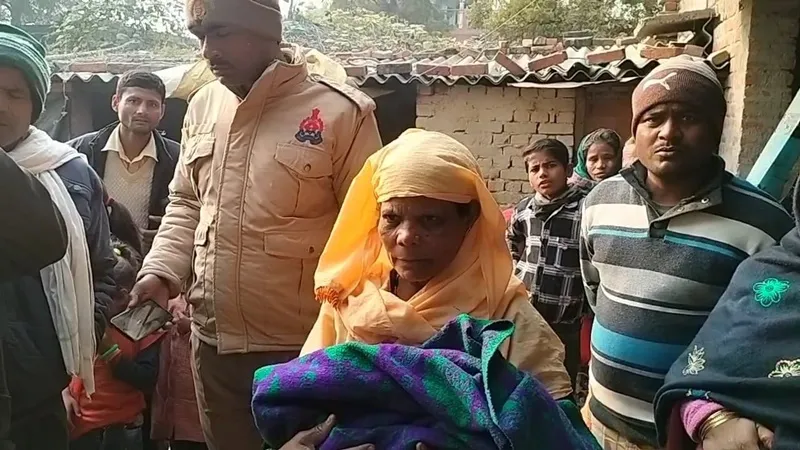 जाको राखे साइयां... गोंडा में गन्ने के खेत में जीवित मिला नवजात, महिला ने अपनाया