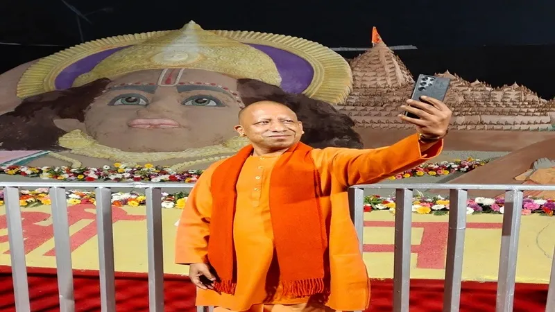 रामोत्सव: सीएम योगी ने किया रेत शिल्प का किया अवलोकन, भगवान श्रीराम की आकृति संग ली सेल्फी