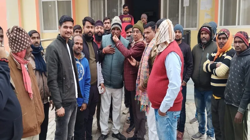 बहराइच: नगर पंचायत कर्मियों को जल्द मिलेगा वेतन, चेयरमैन से मिला आश्वासन, काम पर लौटे कर्मी