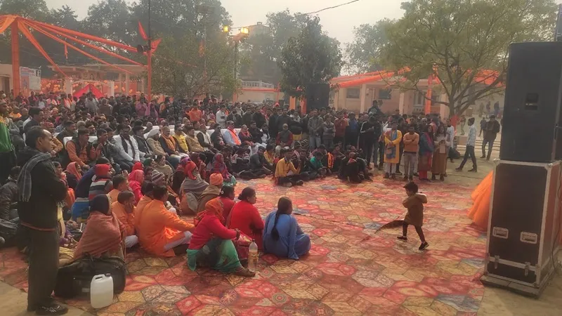 सुलतानपुर: कड़ाके की ठंड भी नहीं डिगा पा रही राम भक्तों का उत्साह, डीएम-एसपी ले रहे जायजा