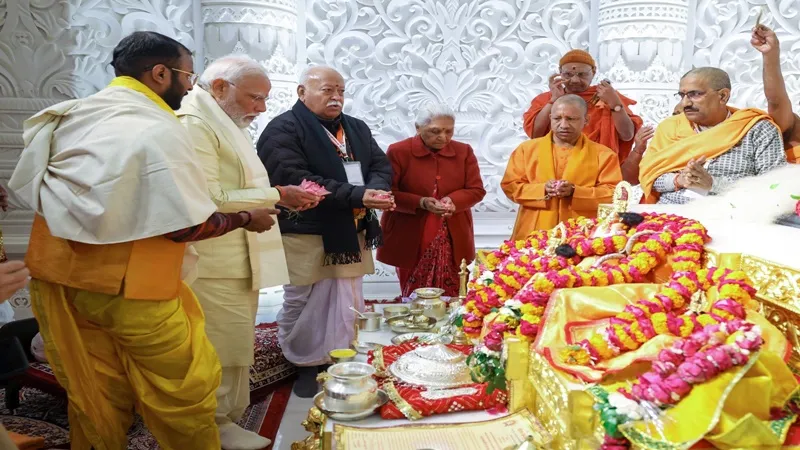 प्राण प्रतिष्ठा के जश्न में डूबा समूचा यूपी, जमकर फूटे पटाखे, भक्ति में लीन हो झूम-झूम कर नाचे राम भक्त