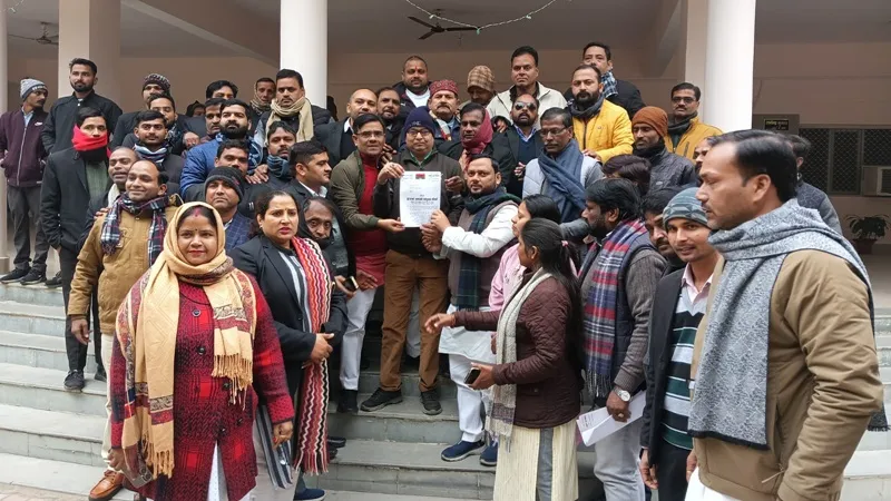 बाराबंकी: सपा ने EVM के खिलाफ खोला मोर्चा,  बैलेट पेपर से चुनाव कराने की मांग, राष्ट्रपति को भेजा संबोधित ज्ञापन 