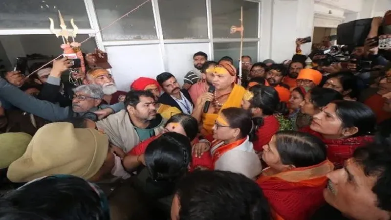 वाराणसी: ज्ञानवापी क्षेत्र की परिक्रमा करने जा रहे शंकराचार्य स्वामी अविमुक्तेश्वरानंद को पुलिस ने रोका