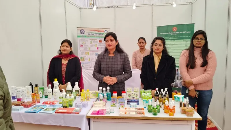 लखनऊ: नया बिजनेस शुरू करने में मदद करेगा सीमैप, 1 साल तक देगा बनाकर हर्बल प्रोडक्ट