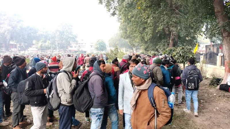 इजराइल जाने के लिए दिनभर ठिठुरते रहे हजारों नौजवान, 3080 श्रमिकों का हुआ चयन