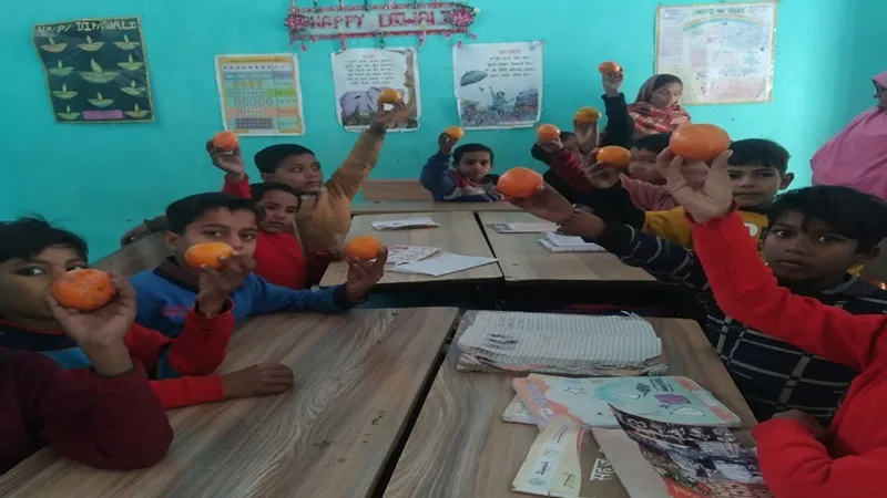 हरदोई: 25 दिनों बाद स्कूल पहुंचे बच्चे, पढ़ाई के साथ-साथ खूब मचाया धमाल