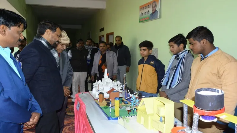 हरदोई: प्रदर्शनी में छात्रों ने दिखाएं विज्ञान के नए मॉडल, DIOS ने की तारीफ