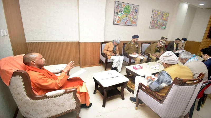 अयोध्या: दर्शन-पूजन में रामभक्तों को ना हो कोई दिक्कत, सीएम योगी ने अधिकारियों को दिए दिशा-निर्देश