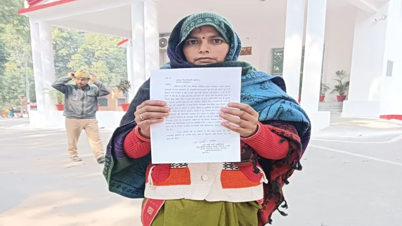 बहराइच: मकान में जलकर हुई थी दो बेटों की मौत, सहायता राशि के लिए दर भटक रही मां