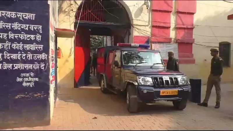कड़ी सुरक्षा के बीच रामपुर कोर्ट में पेशी के लिए आजम खां सीतापुर जेल से हुए रवाना