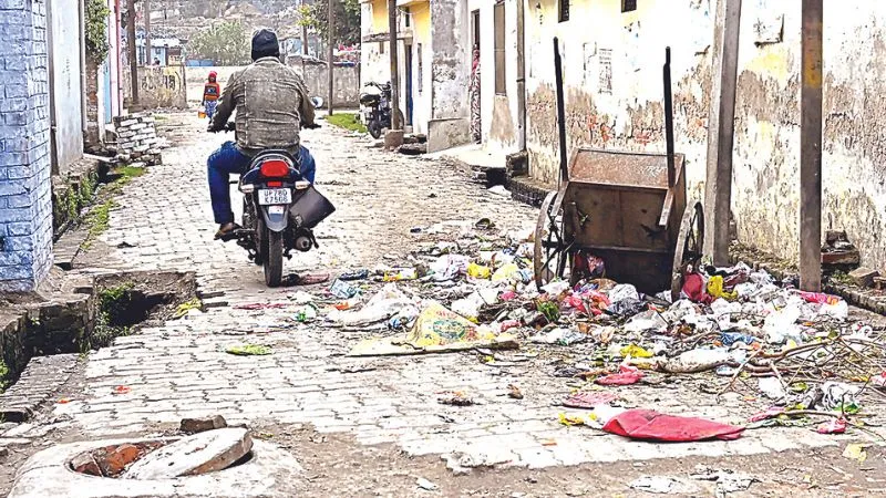 Kanpur News: स्वच्छता सर्वेक्षण-2023 में शहर को कचरा मुक्त श्रेणी में थ्री स्टार रेटिंग, सड़कों पर कूड़े का अंबार