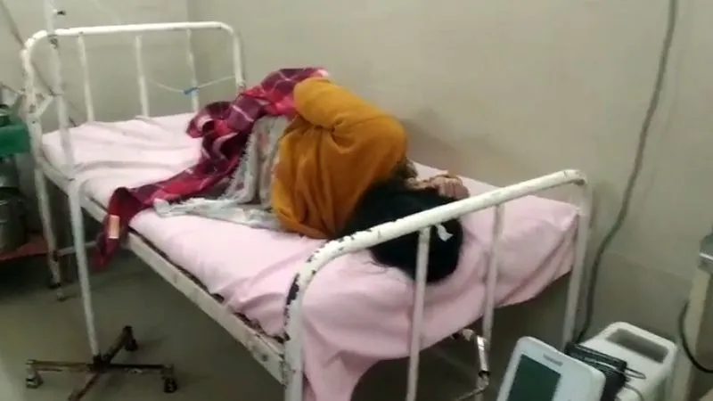 Fatehpur News: यात्रियों से भरी टूरिस्ट बस कोहरे की वजह से अनियंत्रित होकर पलटी... एक दर्जन लोग घायल