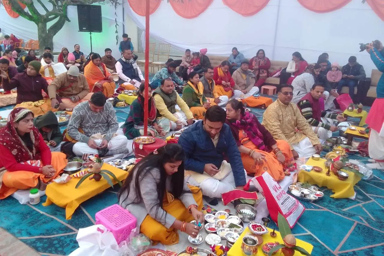 पीलीभीत: धूमधाम से मनाई गई मकर संक्रांति, मंदिरों में हुई पूजा, लोगों ने किया दान पुण्य