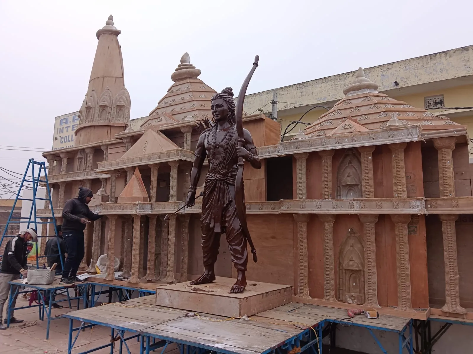 पीलीभीत : अयोध्या मॉडल पर बनाई ऐसी भव्य राम मंदिर की झांकी, देखते ही श्रद्धा से झुक रहे भक्तों के सिर, 22 को भव्य आयोजन 