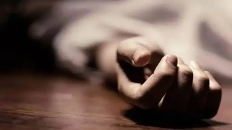 आगरा: धमाके के साथ फटा गैस सिलेंडर, फ्लैट की दीवार गिरने से चार घायल 