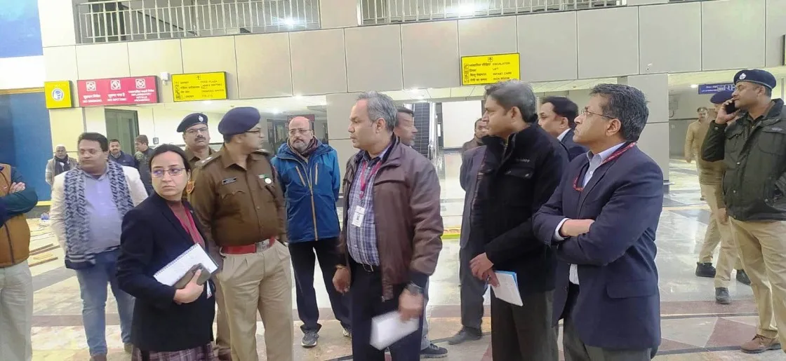 डीआरएम ने मंडल अफसरों संग परखी अयोध्या धाम स्टेशन की व्यवस्थाएं