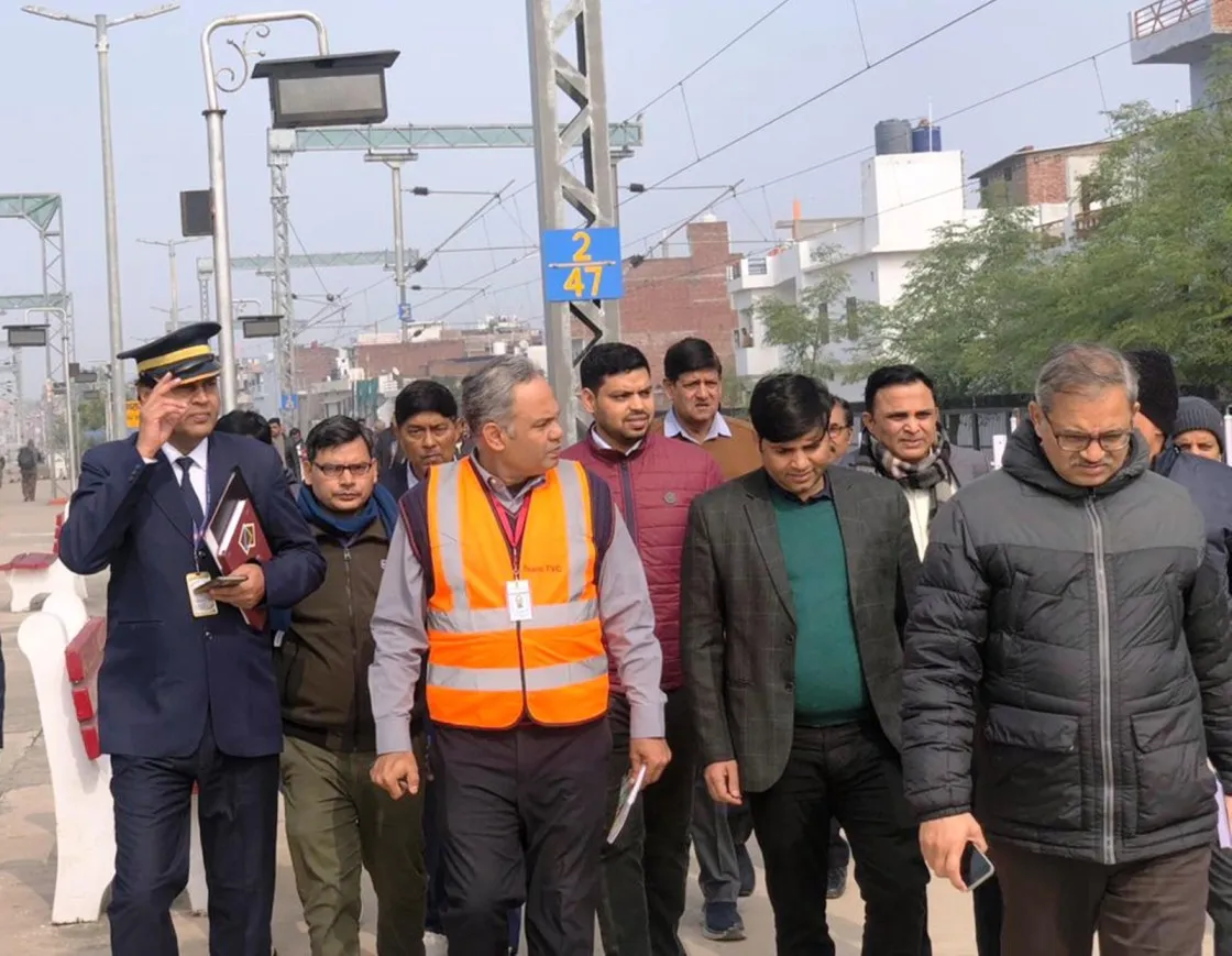 डीआरएम ने किया लखनऊ-प्रयागराज रेलखंड का निरीक्षण,यात्री सुविधाएं बढ़ाने का दिये निर्देश