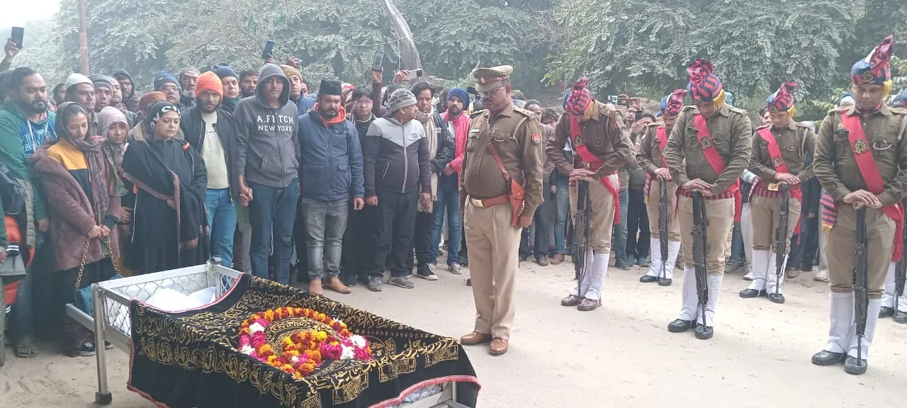 बदायूं: राजकीय सम्मान के साथ सुपुर्द-ए-खाक हुए पद्मभूषण उस्ताद राशिद खान, पुलिस ने दिया गार्ड ऑफ ऑनर