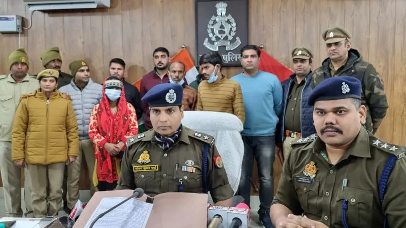 दोहरे हत्याकांड का खुलासा: इटावा में पुलिस ने तीन आरोपियों को किया गिरफ्तार, जमीन बचाने के कारण दिया वारदात को अंजाम 