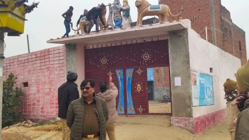 Kannauj Crime: हिस्ट्रीशीटर का खाली कराया मकान… होगा जमींदोज, प्रशासन ने बनाई सूची