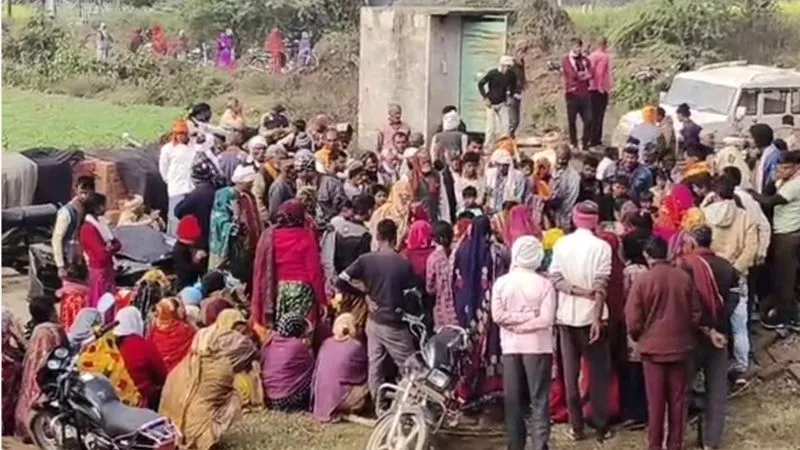 Fatehpur: युवक की हत्या कर नदी में फेंका था शव, परिजनों ने अंतिम-संस्कार से किया इंकार, ये मांग की