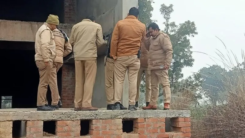 UP: खेत पर काम कर रही युवती को ले गए मेला घुमाने... चचेरे देवरों ने सामूहिक दुष्कर्म के बाद भाभी की हत्या की, FIR दर्ज