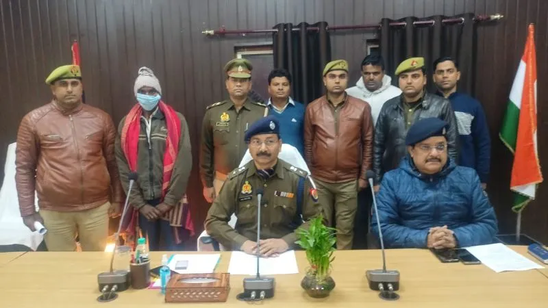 Fatehpur Crime: बेटे ने संपति के लालच में की थी पिता की हत्या का खुलासा... आरोपी गिरफ्तार, एसपी ने किया खुलासा