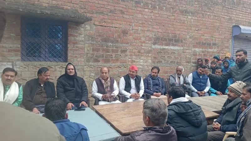 Fatehpur News: सपा के प्रतिनिध मंडल ने परिजनों से मिलकर बंधाया ढांढस... हत्या की घटनाओं को लेकर परिजनों से ली जानकारी