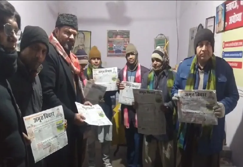 रामपुर : कोट-मफलर और मोजे पाकर हॉकर्स के खिले चेहरे, जन सेवा समिति और अमृत विचार ने समझा दर्द  