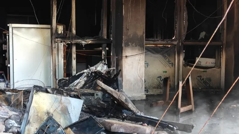 Chitrakoot Fire: ...तो माल हाथ न लगने पर चोरों ने लगा दी आग, रजिस्ट्री ऑफिस से कागजात-कंप्यूटर हुए राख