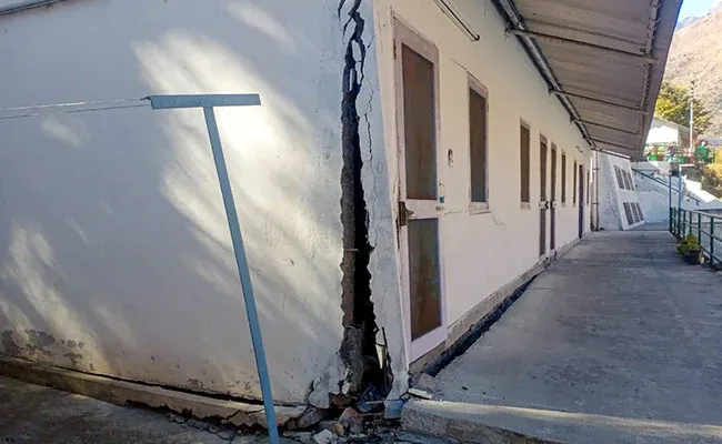 जोशीमठ: 1200 घर डेंजर जोन में...सीबीआरआई ने सर्वे के बाद शासन को सौंपी रिपोर्ट 