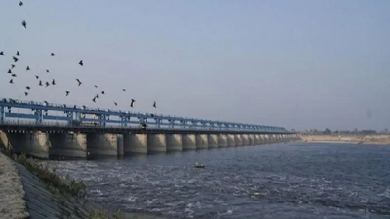 Kanpur: गंगा बैराज प्लांट बंद होने से तीन दिन जलसंकट... 30 मोहल्लों की दस लाख की आबादी बूंद-बूंद पानी के लिए करेगी जद्दोजहद