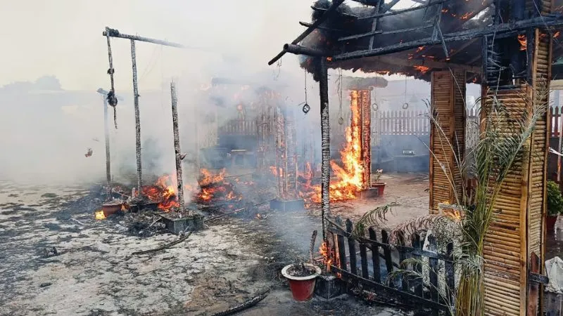 Kanpur Fire: गैजेंस क्लब में लगी आग… आग से सामान जलकर खाक, दमकल ने कड़ी मशक्कत कर पाया काबू 