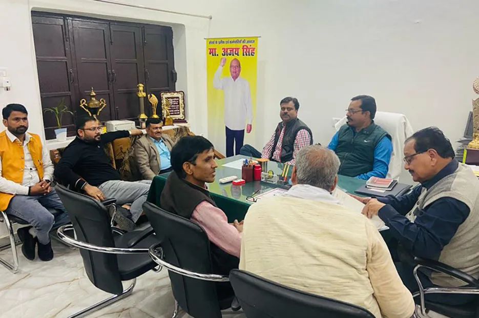 पुरानी पेंशन बहाली को लेकर लखनऊ में होगा मंडलीय सम्मेलन, एस-4 के पदाधिकारियों ने की ये तैयारी 