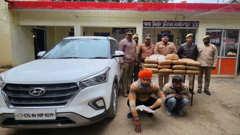 Hamirpur Crime: मादक पदार्थों की तस्करी करने वाले दो गिरफ्तार, 51 किलो गांजा बरामद, दूसरे प्रांतों से लाकर खपाते थे