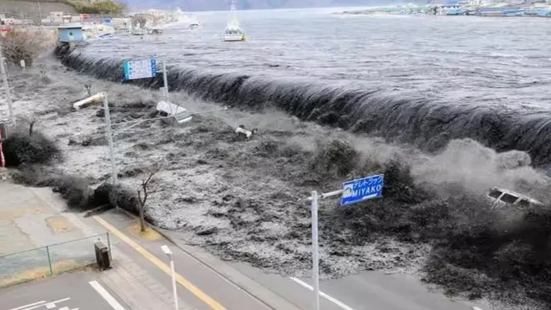Japan: समुद्र में महसूस हुए भूकंप के तेज झटके, सुनामी की चेतावनी जारी...लोगों को तटीय इलाके से हटने के दिए निर्देश