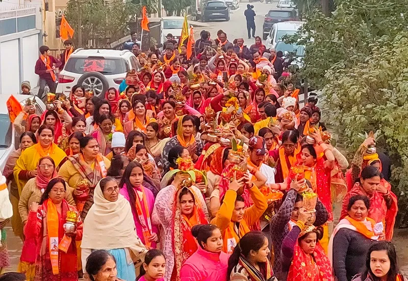 मुरादाबाद : 201 महिलाओं ने निकाली भव्य कलश यात्रा, मंदिर परिसर में हुआ रामलीला का मंचन