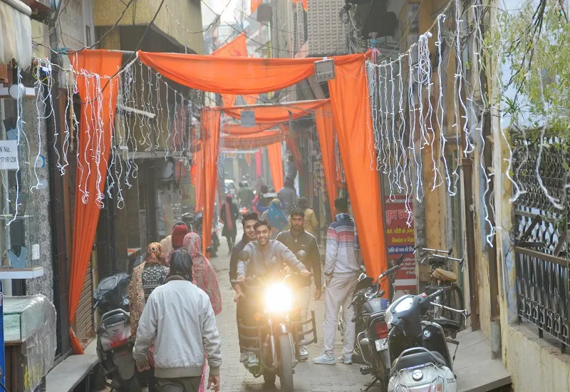 मुरादाबाद : बाजारों और कॉलोनियों को दुल्हन की तरह सजाया, स्वागत के लिए जमकर हुई खरीदारी