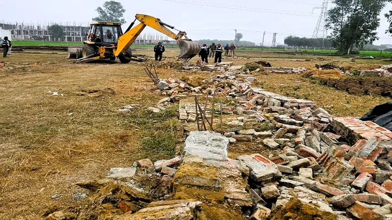 मुरादाबाद: प्रवर्तन टीम ने सोनकपुर योजना में 1500 वर्ग मीटर भूमि पर अवैध निर्माण तोड़ा
